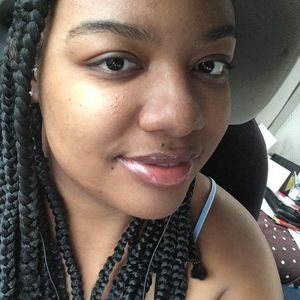 Meet your Posher, Chloe